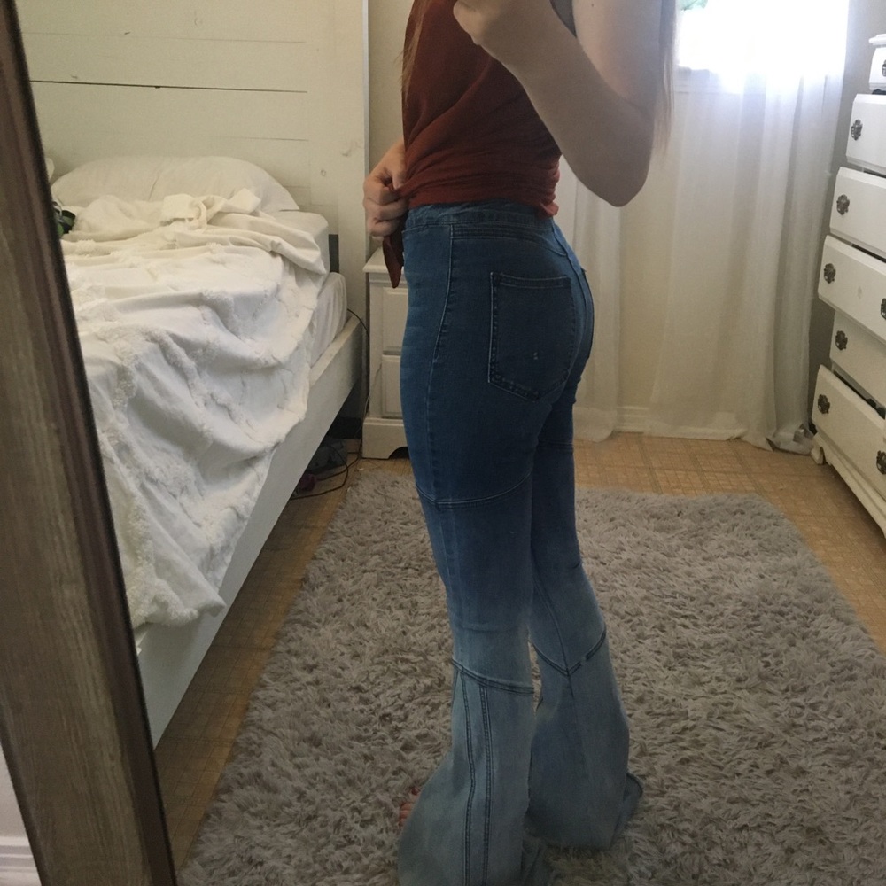 Bellbottom high waisted jeans